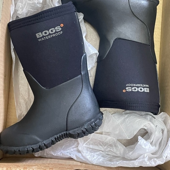 BOGS Black Waterproof Boots Kids - Picture 2 of 9